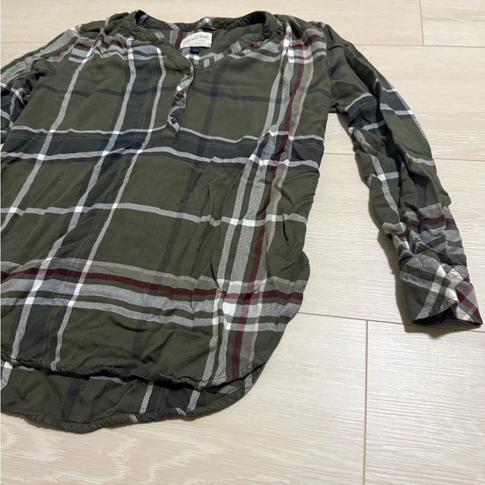 ✨Universal Thread Green Plaid Button Down Shirt - Picture 4 of 10